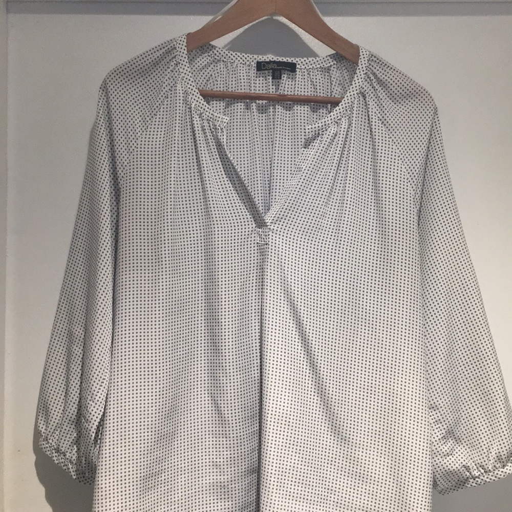 Dalia Blouse 👚 Size Medium
